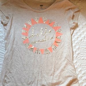 I am selling an Old Navy shirt.